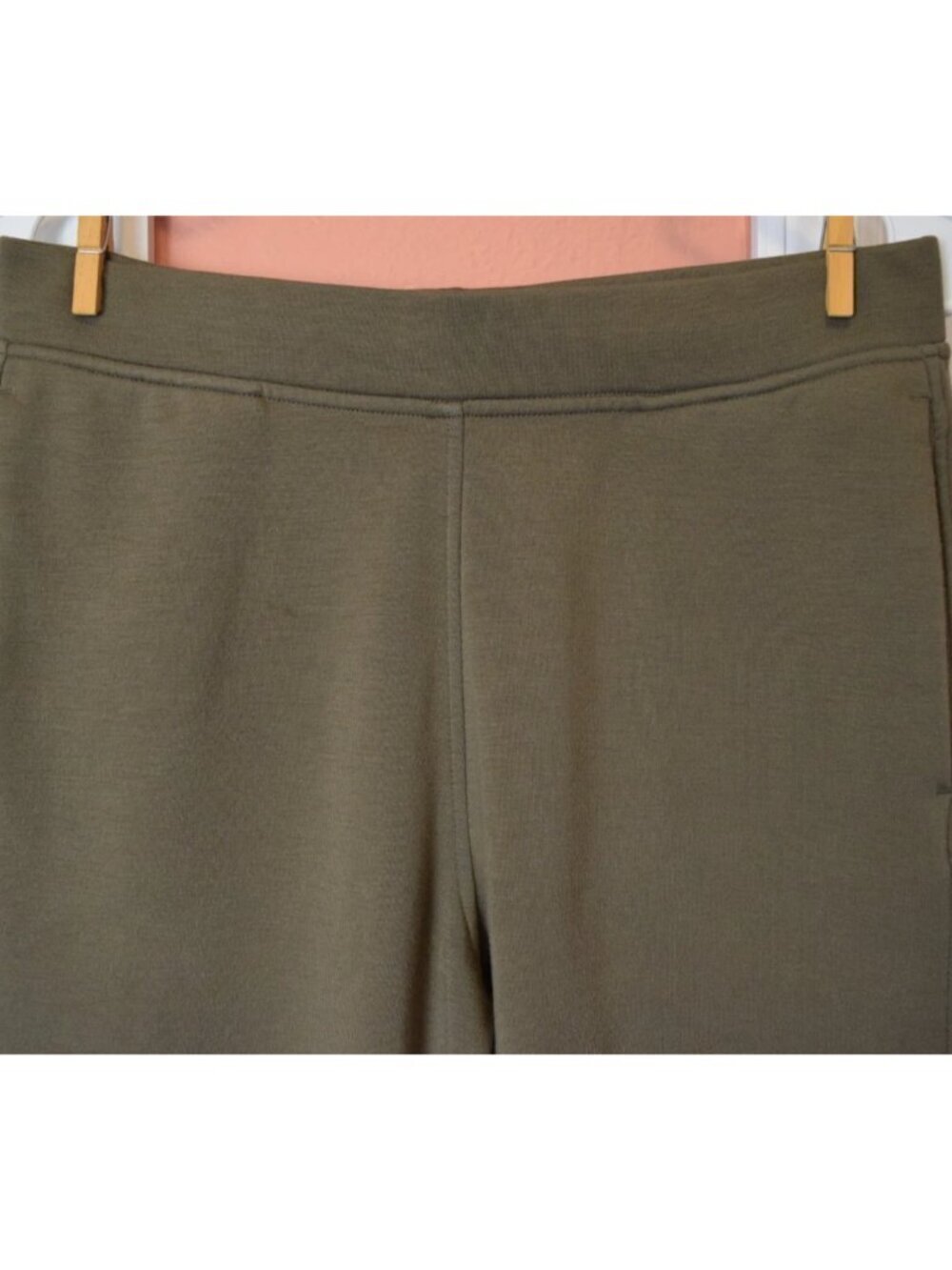 UNIQLO OLIVE GREEN DRAWSTRING SWEATPANTS - Picture 2 of 8